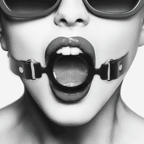 This velvety-smooth and completely adjustable silicone O-ring gag is perfectly designed for comfortable but secure restriction.Made from medical-grade and phthalate-free silicone the O-ring is rigid but gentle on the teeth.The leather strap is fully adjustable and has a sturdy metal clasp for secure tightening.This O-ring strap has a total length of 57cm (22.5”).The inner diameter of the flexible silicone ring measures 4cm (1.6”)./
