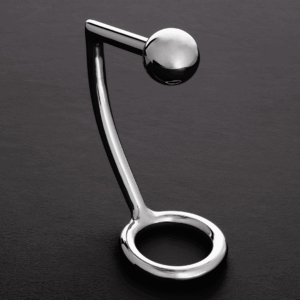 De Intruder heeft een cockring met daaraan een anaal balletje. De bal zorgt ervoor dat de ring lekker stevig op zijn plek blijft zitten.De cockring heeft een binnendiameter van 5